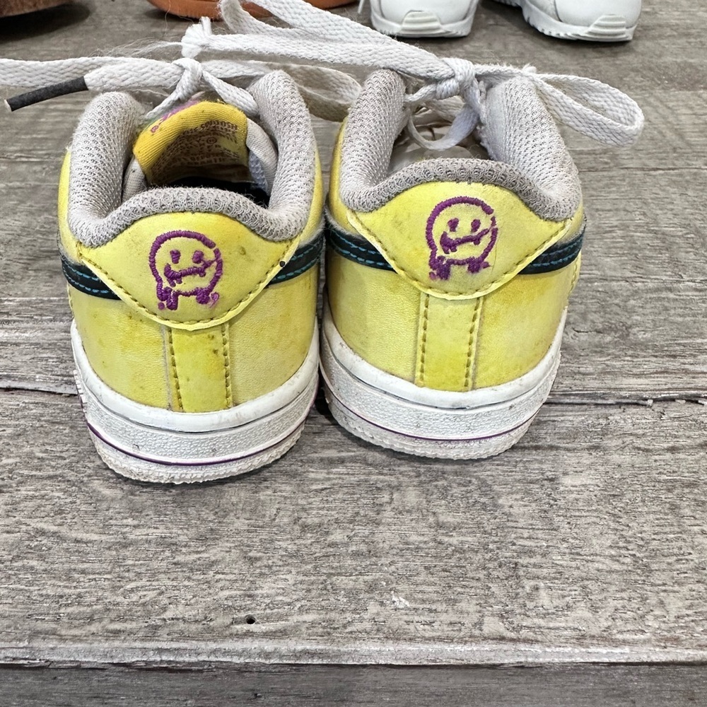 Nike Kids Sneakers Air Force 1 LV8 peace love & basketball toddler shoe yellow - Picture 2 of 5